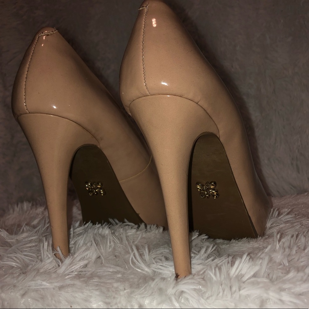 Heels - Picture 3 of 3